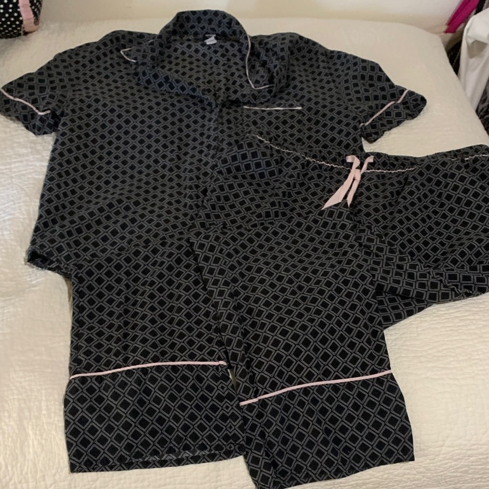 stars above Black Geometric Pajama Set with Pink Trim